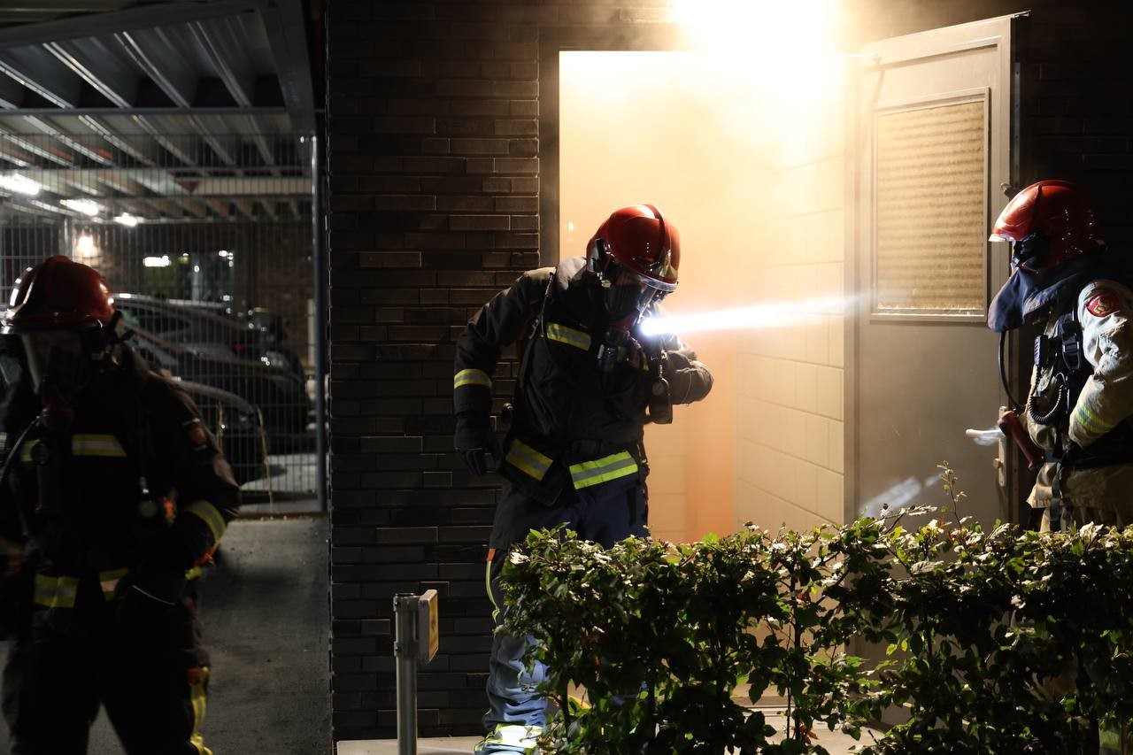 Flat vol rook na brand op benedenverdieping