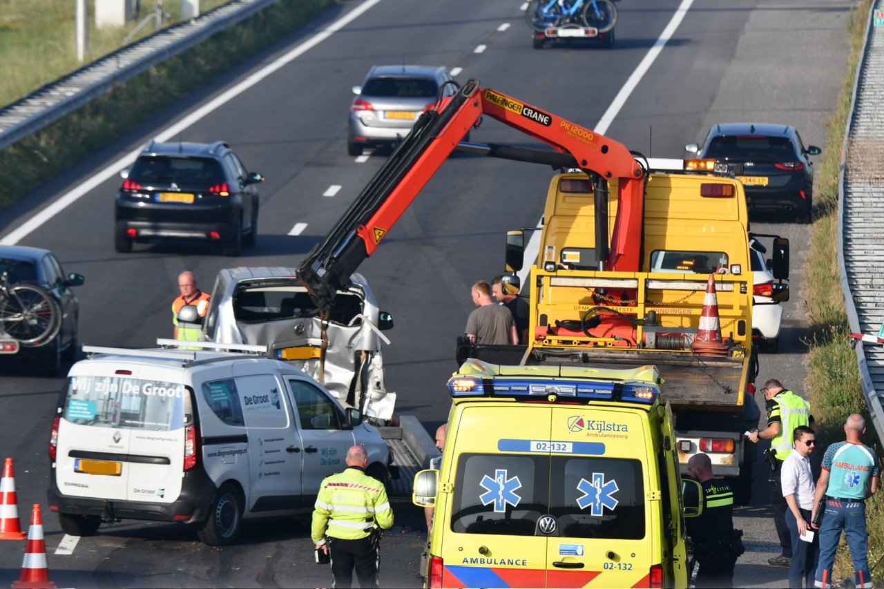 Die auto’s in botsing op de A7