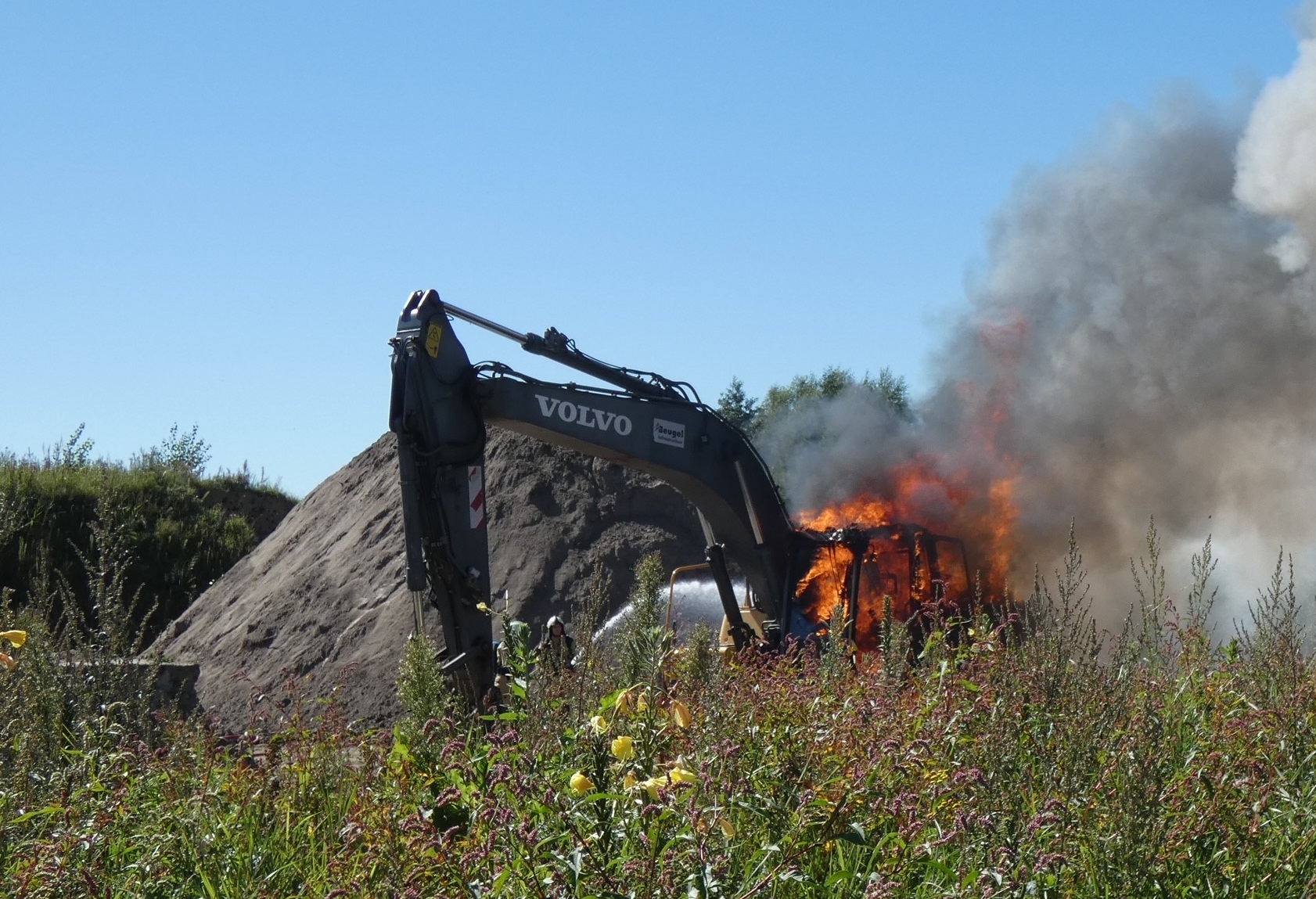 Graafmachine in lichterlaaie