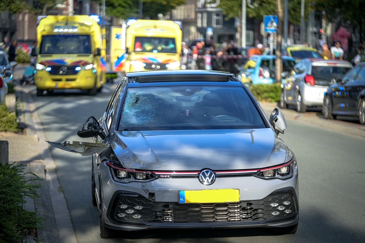 Fietser ernstig gewond na aanrijding met auto