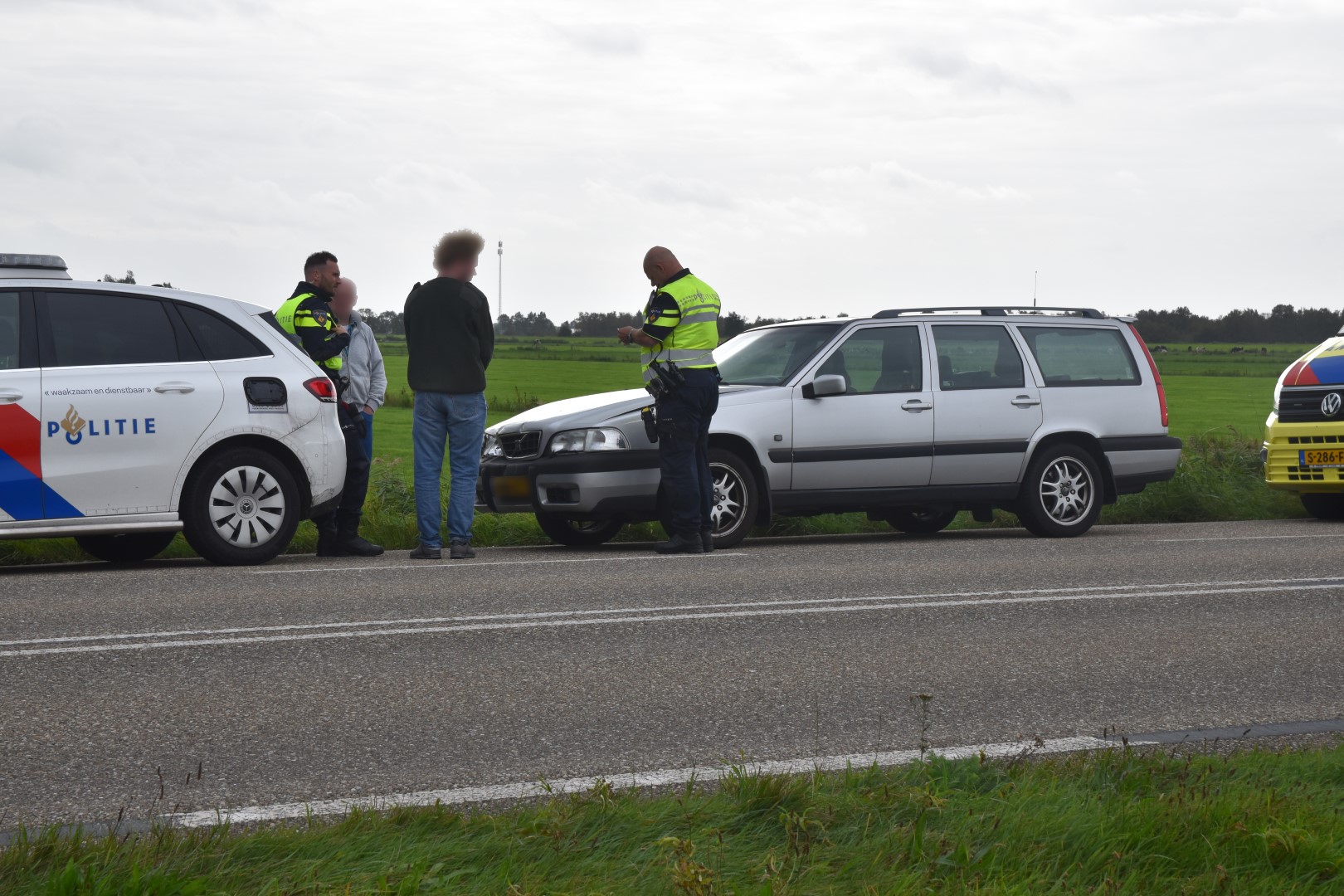 Kop-staartbotsing bij brug op Pieter Stuyvesantweg N351