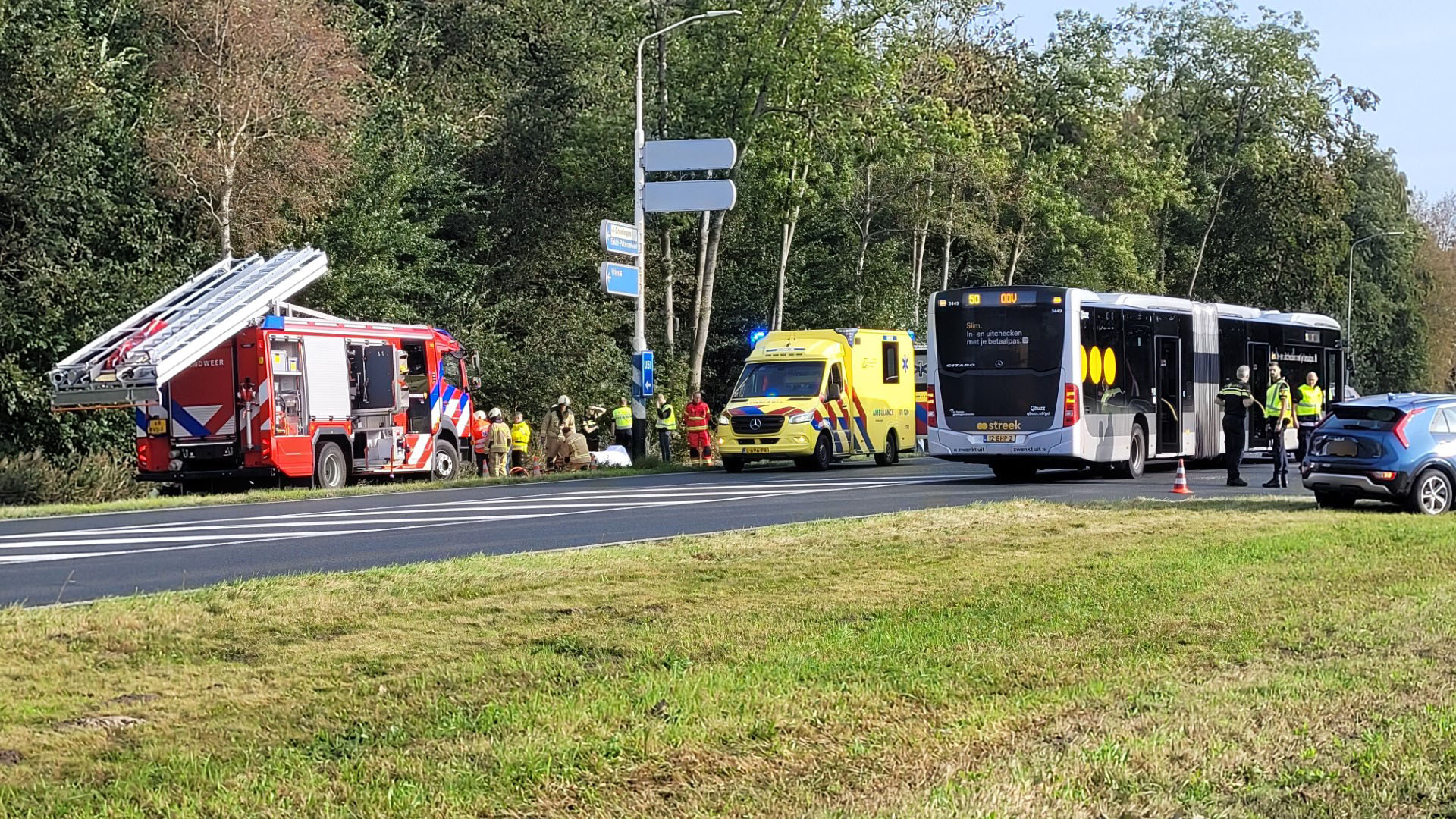 Auto Belandt In Sloot Bij Ongeval Met Lijnbus - NoorderNieuws