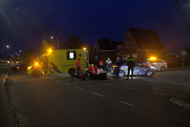 Scooterrijder gewond na botsing met auto