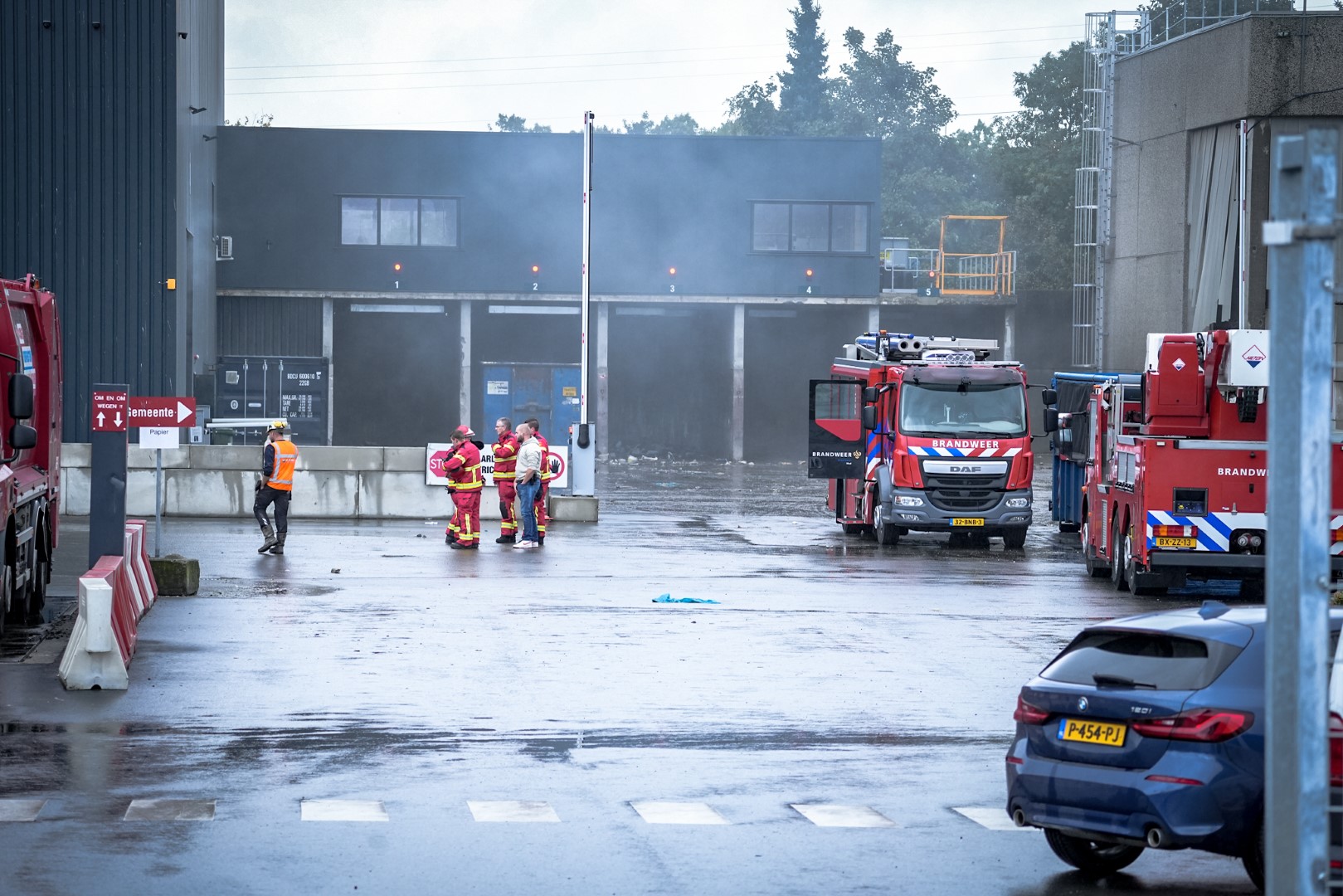 Brand bij recyclingbedrijf in Groningen