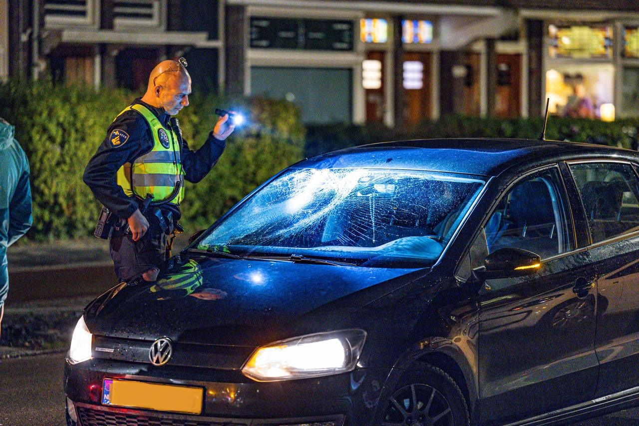 Fietser zwaargewond na botsing met auto