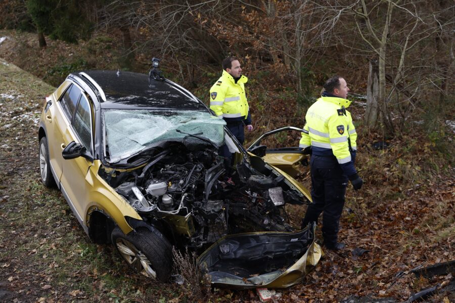 Automobilist (82) overleden na eenzijdig ongeval