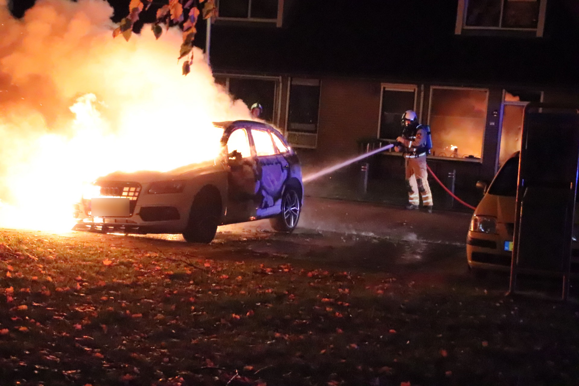 Audi door brand verwoest, eigenaar vermoed brandstichting