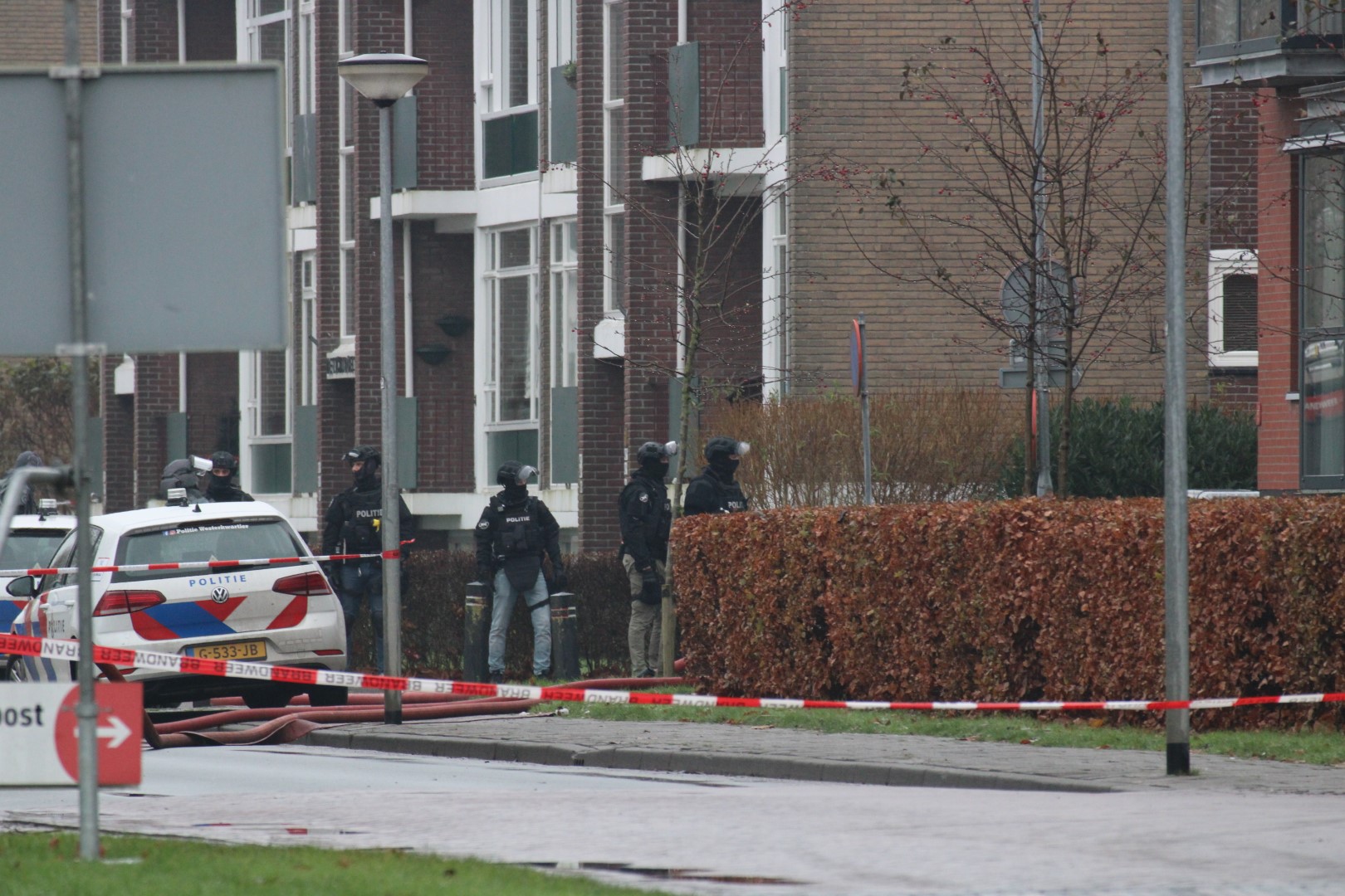 UPDATE: Zeer gevaarlijke situatie: Persoon draait gaskraan open, meerdere woningen ontruimd