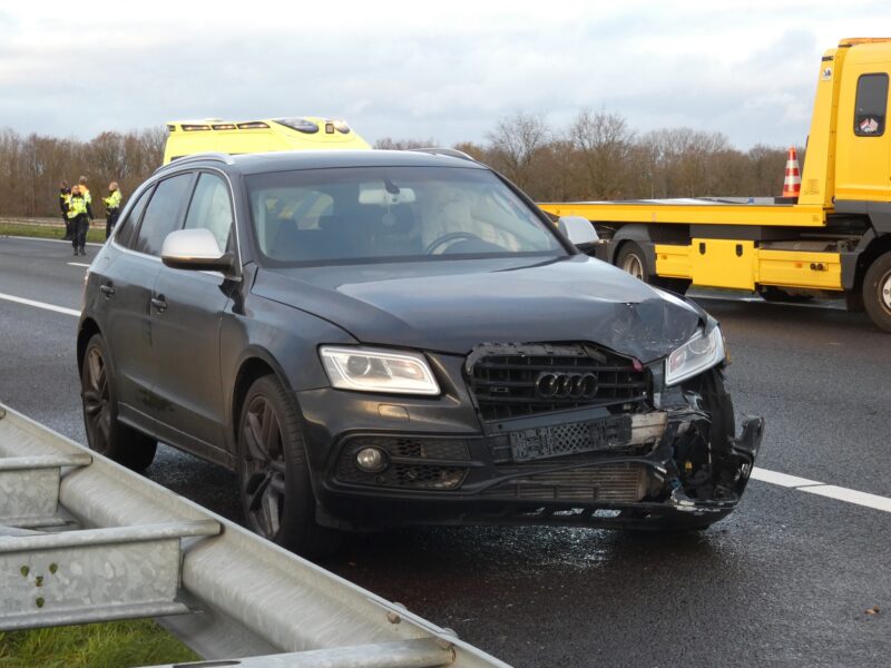 File op A28 door botsing met meerdere auto’s