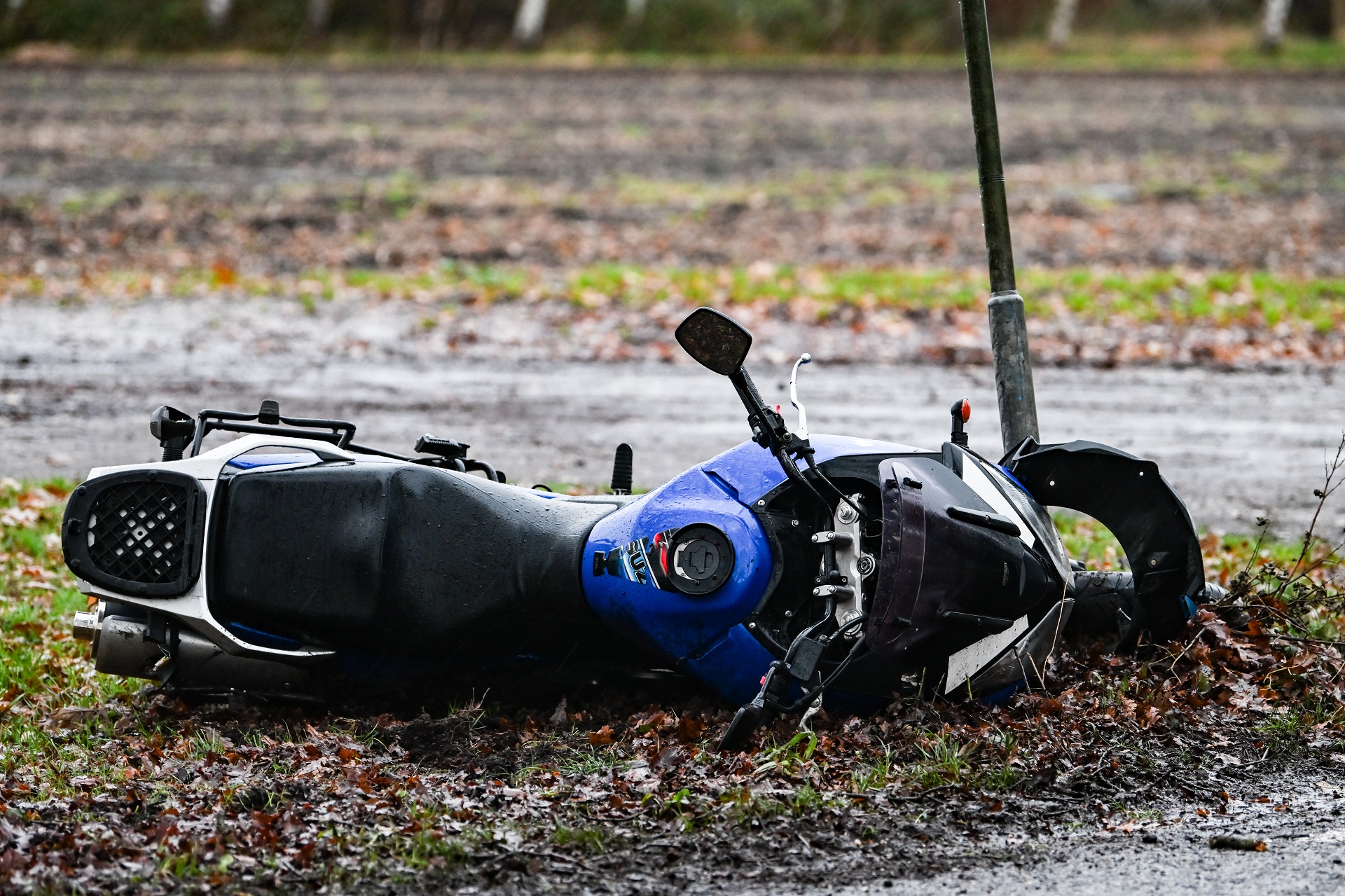 Motorrijder ongedeerd na val