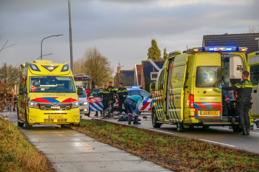 Fietser (83) overleden na botsing met taxibus