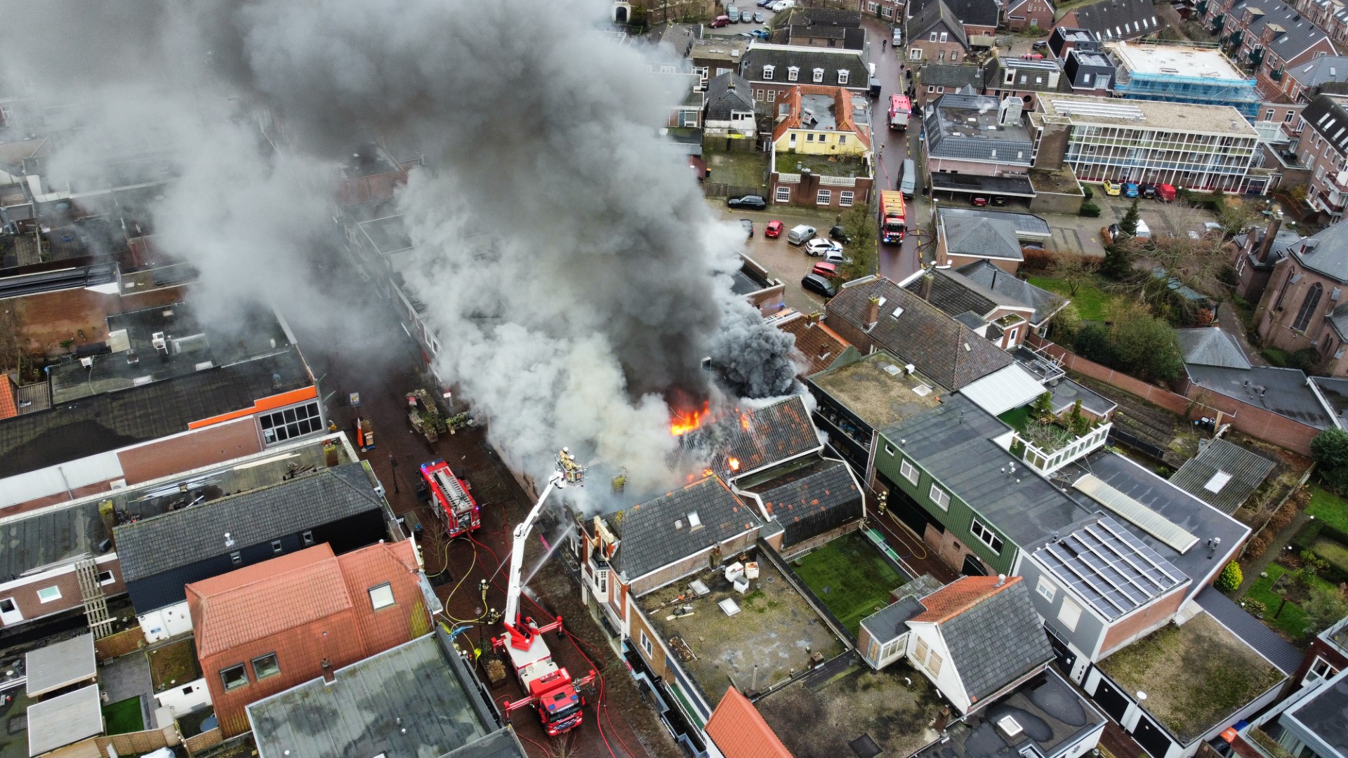 FOTOSERIE UPDATE: Grote brand in centrum Coevorden