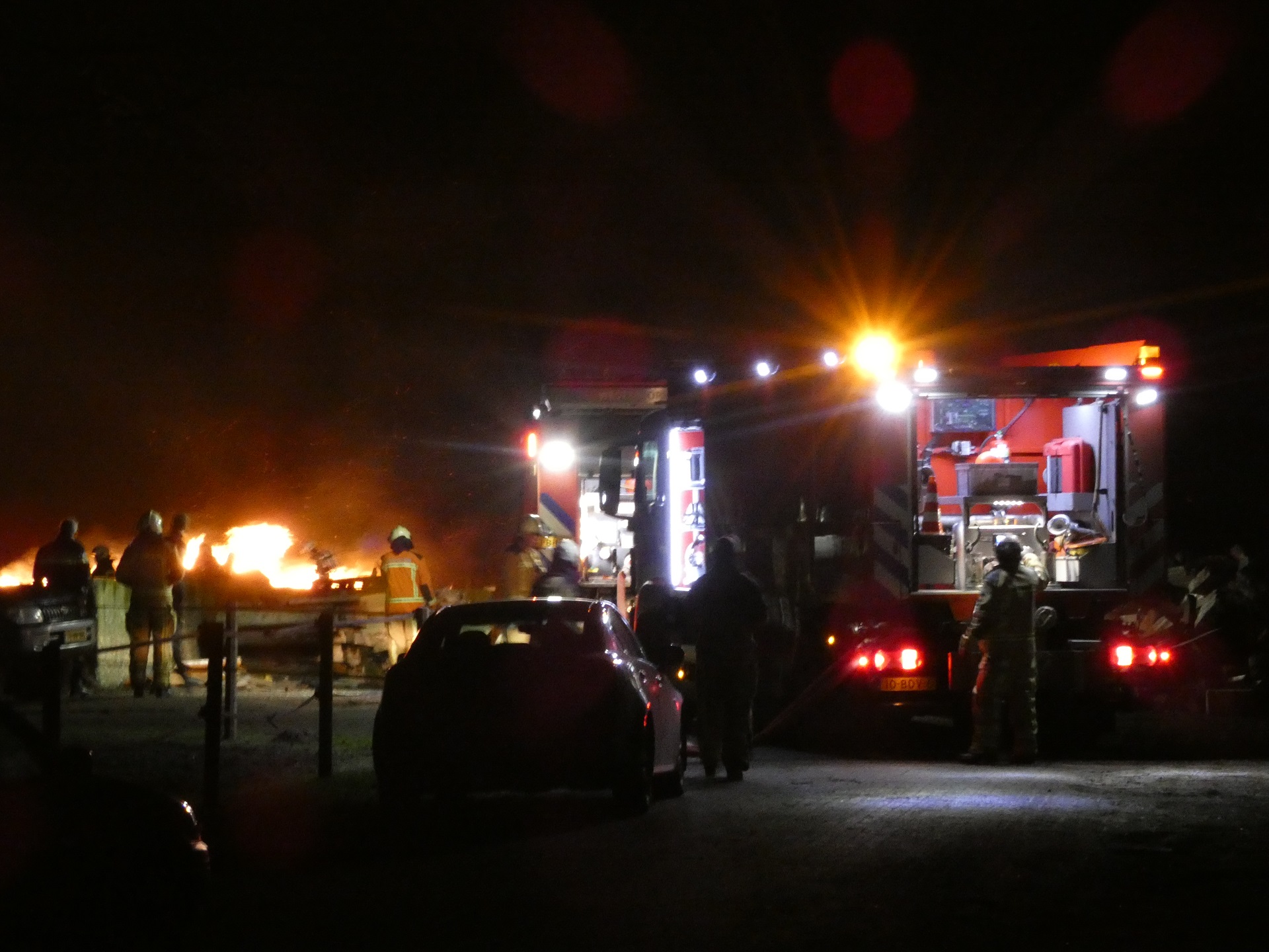 Schuurbrand blijkt berg met afval in brand