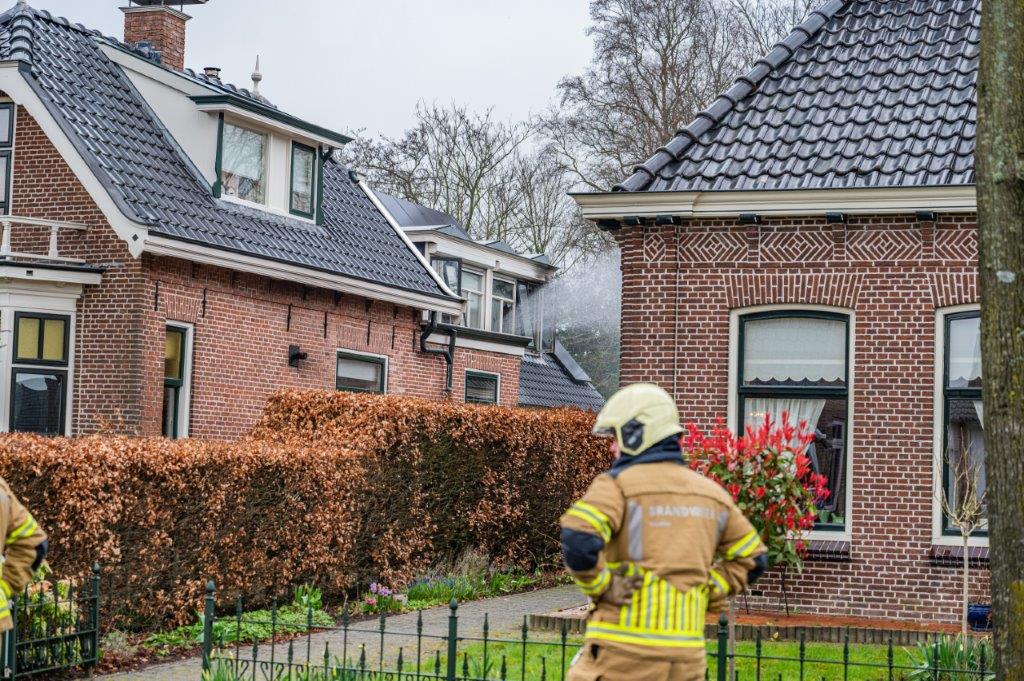 Man gewond bij woningbrand