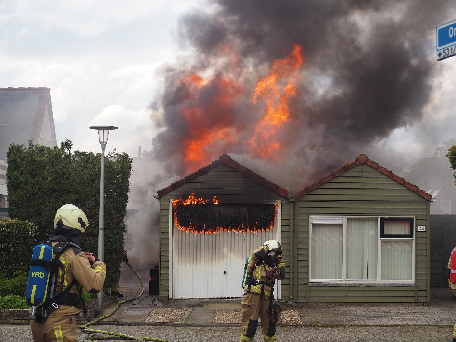 Uitslaande brand in garagebox zorgt voor veel schade