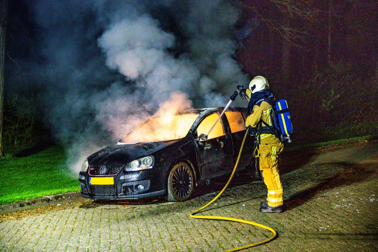 Auto Uitgebrand, Politie Onderzoekt Mogelijke Brandstichting ...