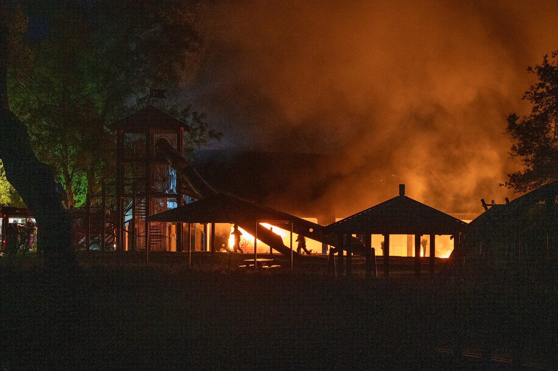 Grote brand bij familiepark Nienoord