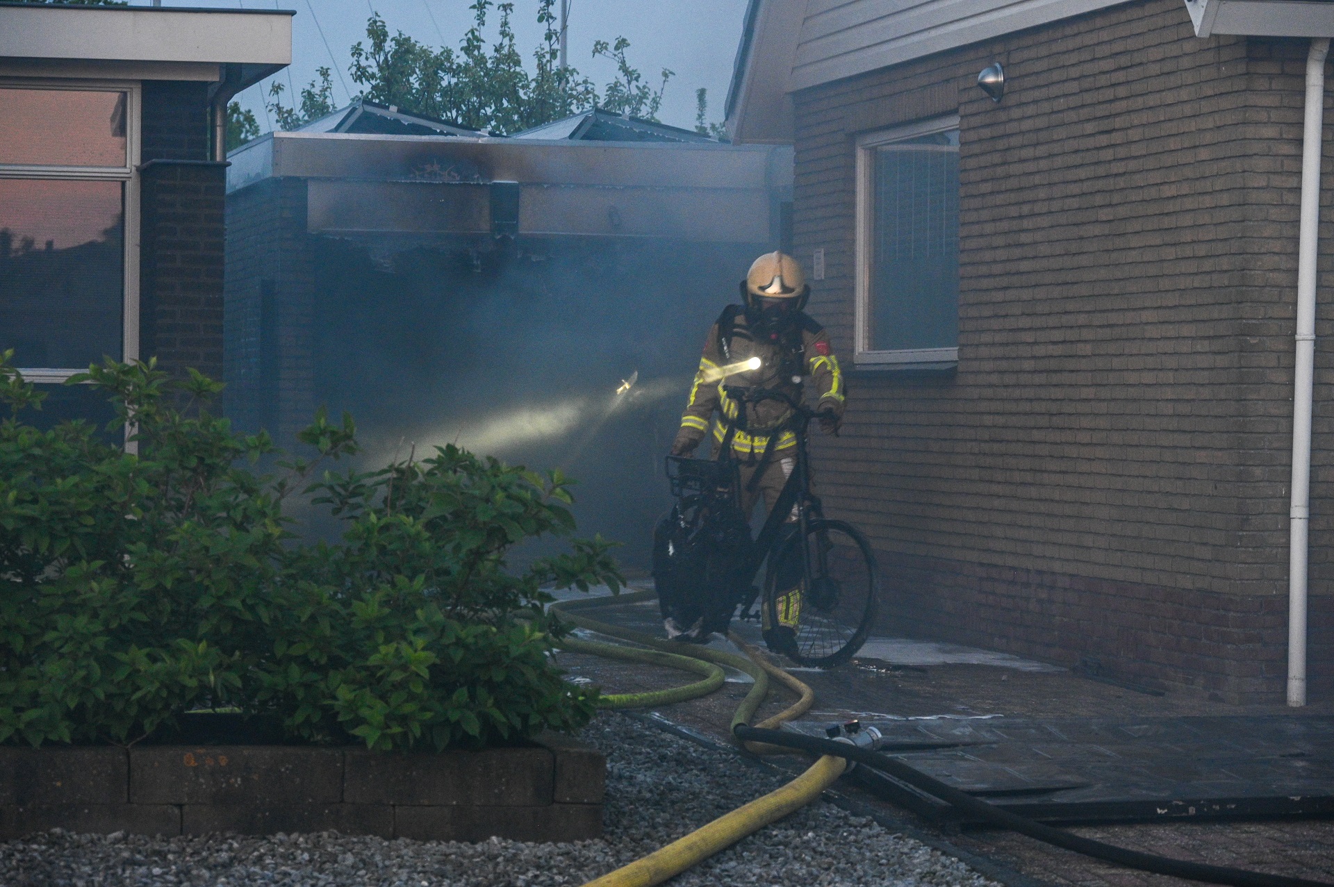 Forse schade door brand in garage bij woning