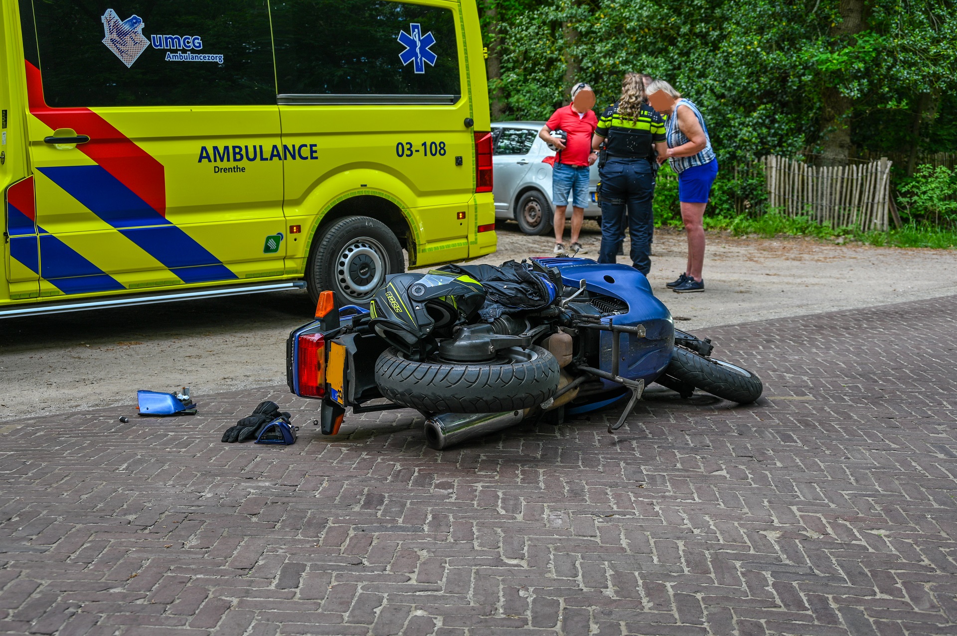 Motorrijder door voorrangsfout ten val