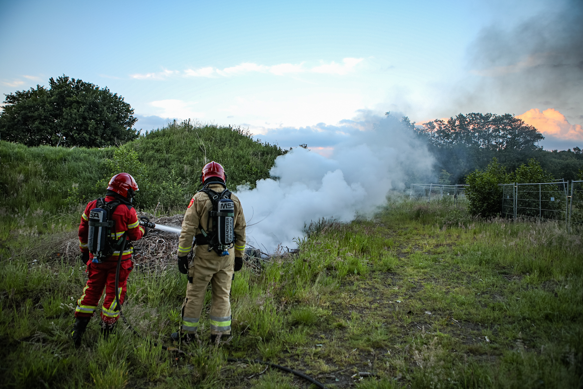 Onbekenden steken scooter in brand