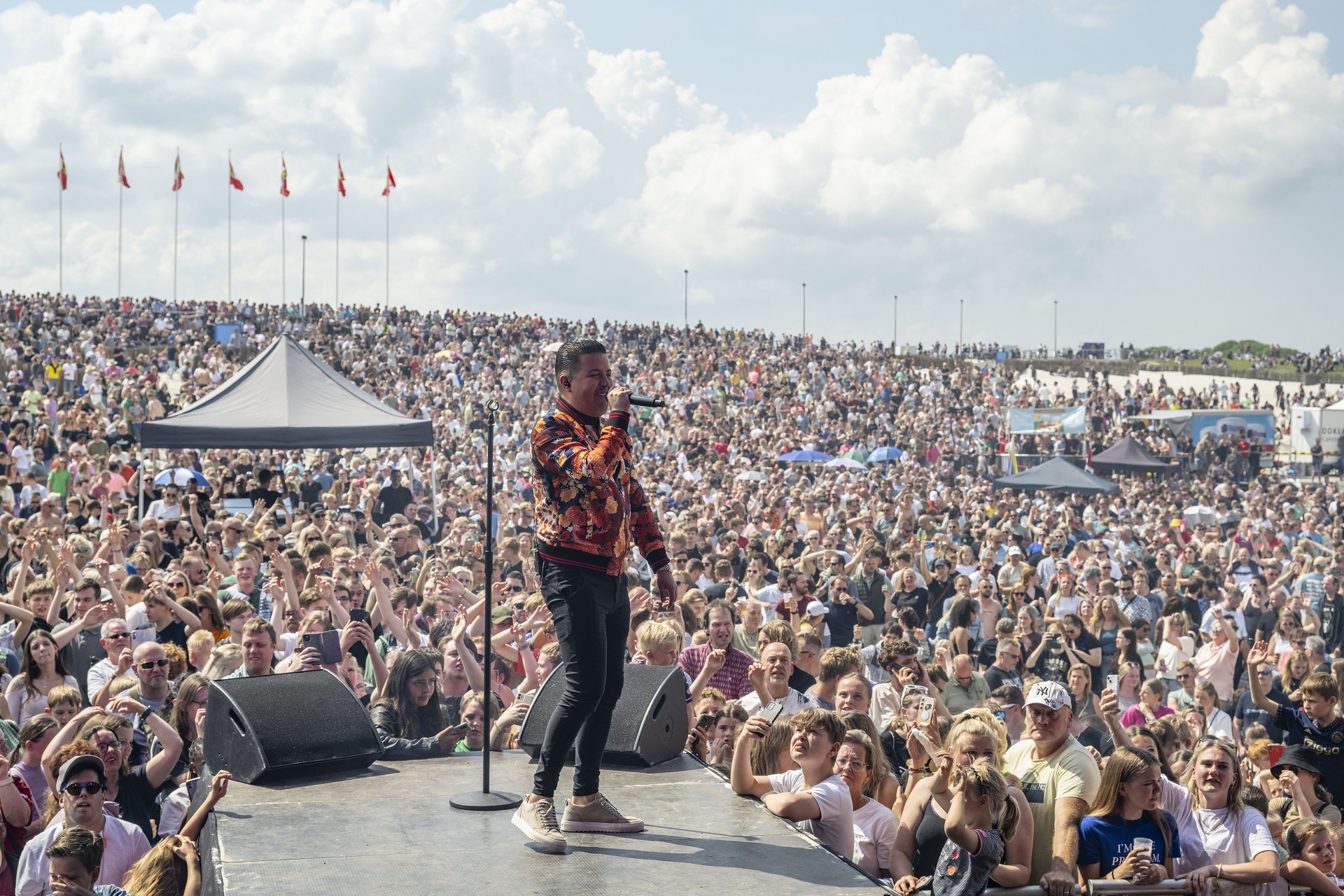 Grote drukte op het stand van Delfzijl tijdens het Dijkfeest