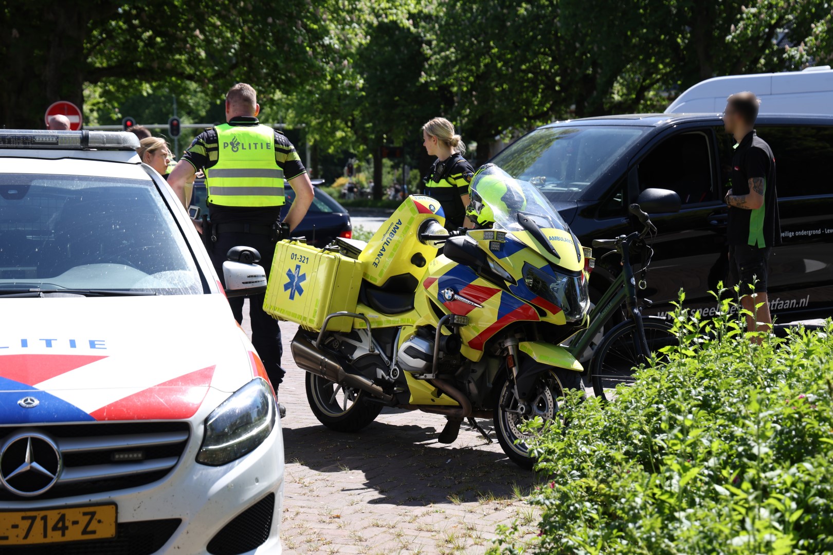 Scooter geschept door bedrijfsbusje