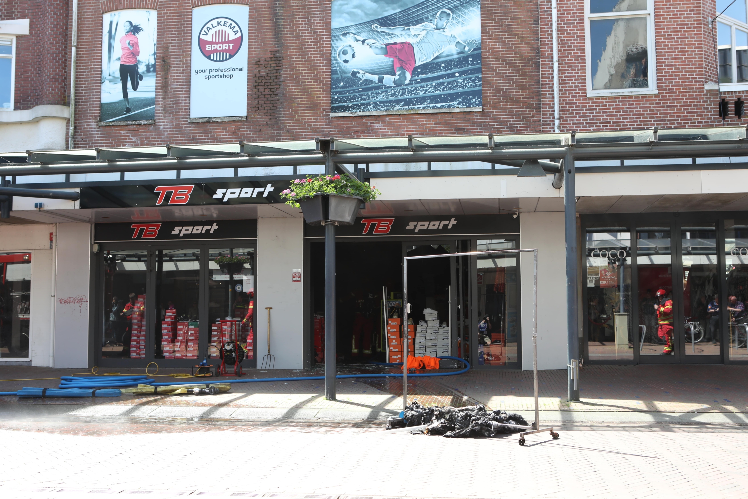 Veel rook bij brand in sportwinkel