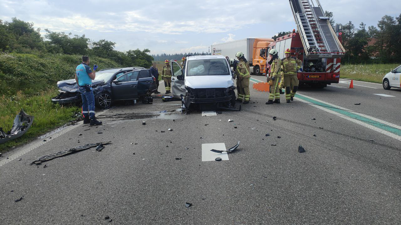 Traumahelikopter ingezet bij ongeval op N34, twee gewonden