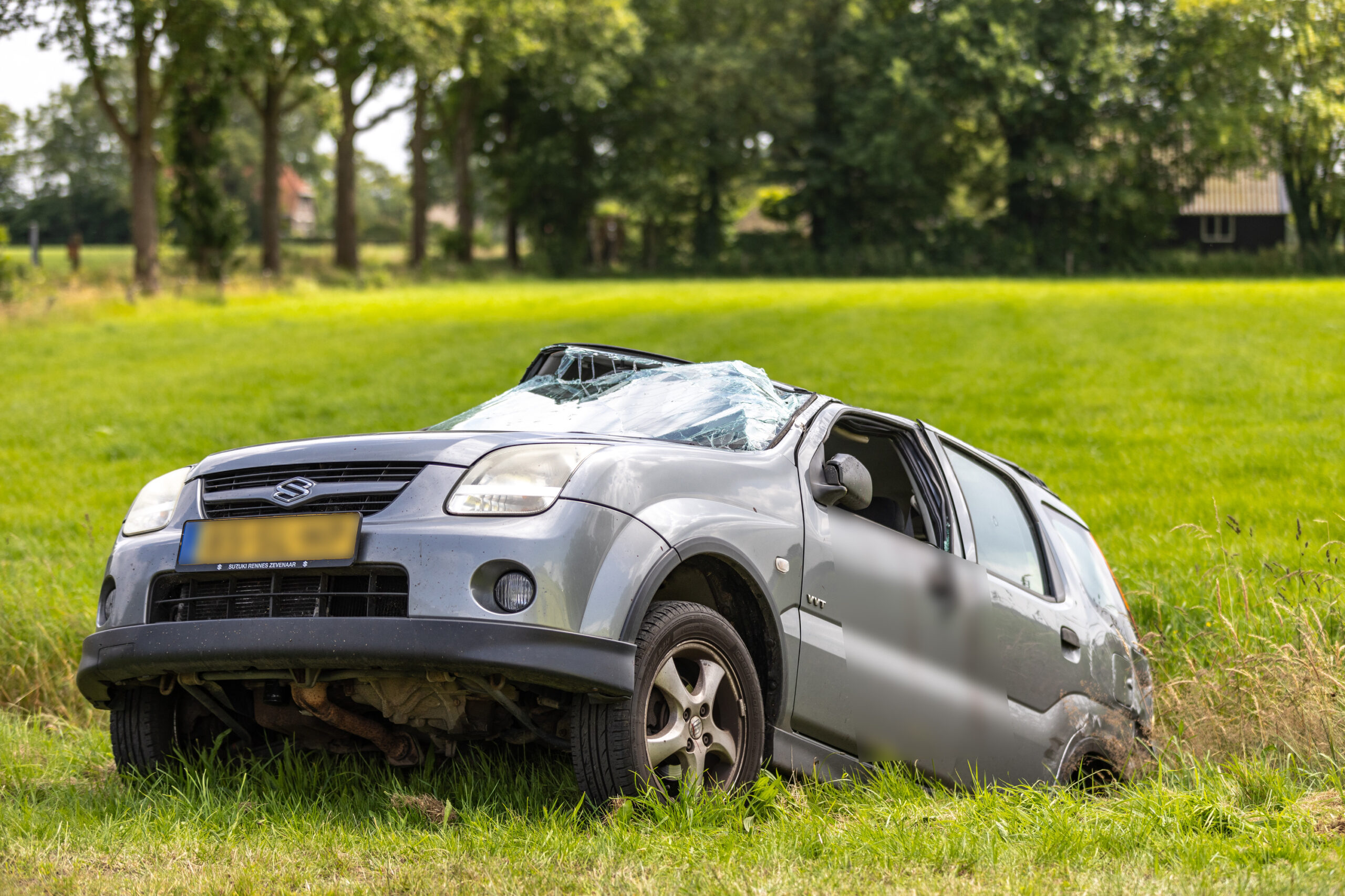 Auto Slaat Over De Kop Na Botsing Op Kruising - NoorderNieuws