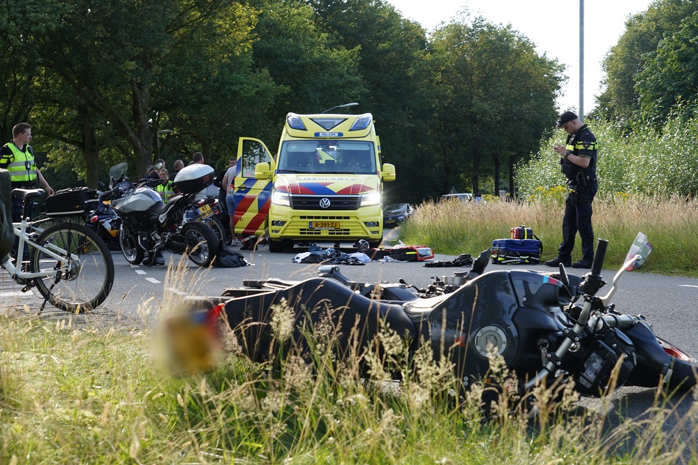 Motorrijders gewond na frontale botsing