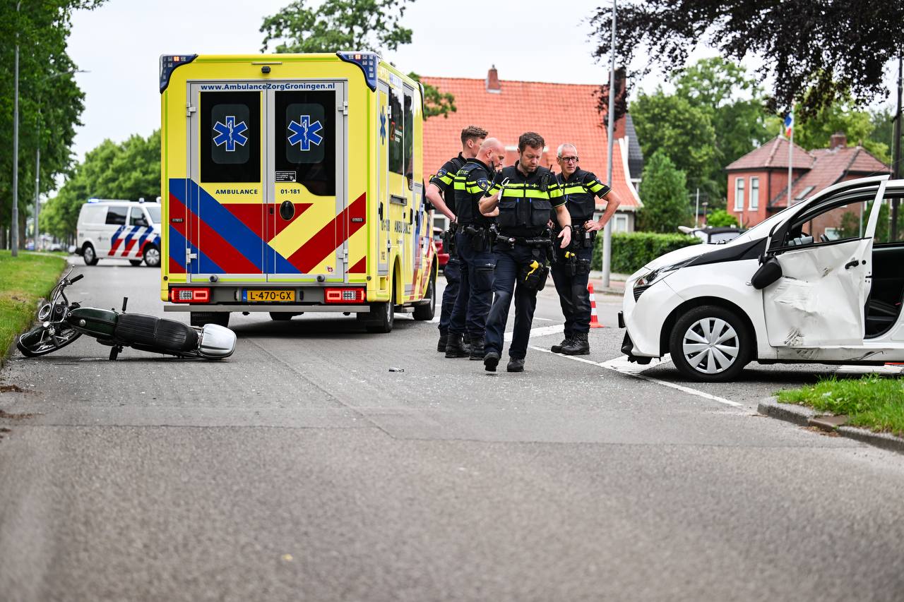 Bromfietser gewond na botsing met kerende automobilist