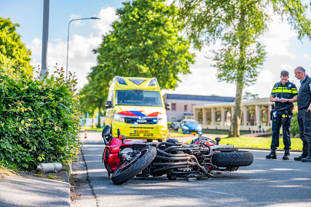 Motorrijder komt ten val en raakt gewond