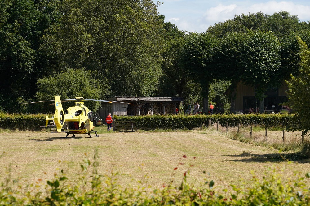 Persoon valt uit boom in Bovensmilde en raakt gewond