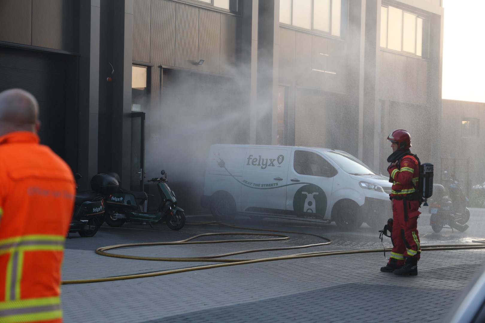 Brand bij Felyx deelscooters in Groningen, oorzaak mogelijk een accu