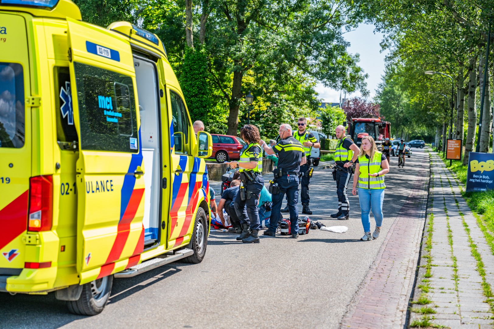 Wielrenner ernstig gewond bij ongeval, traumahelikopter ter plaatse