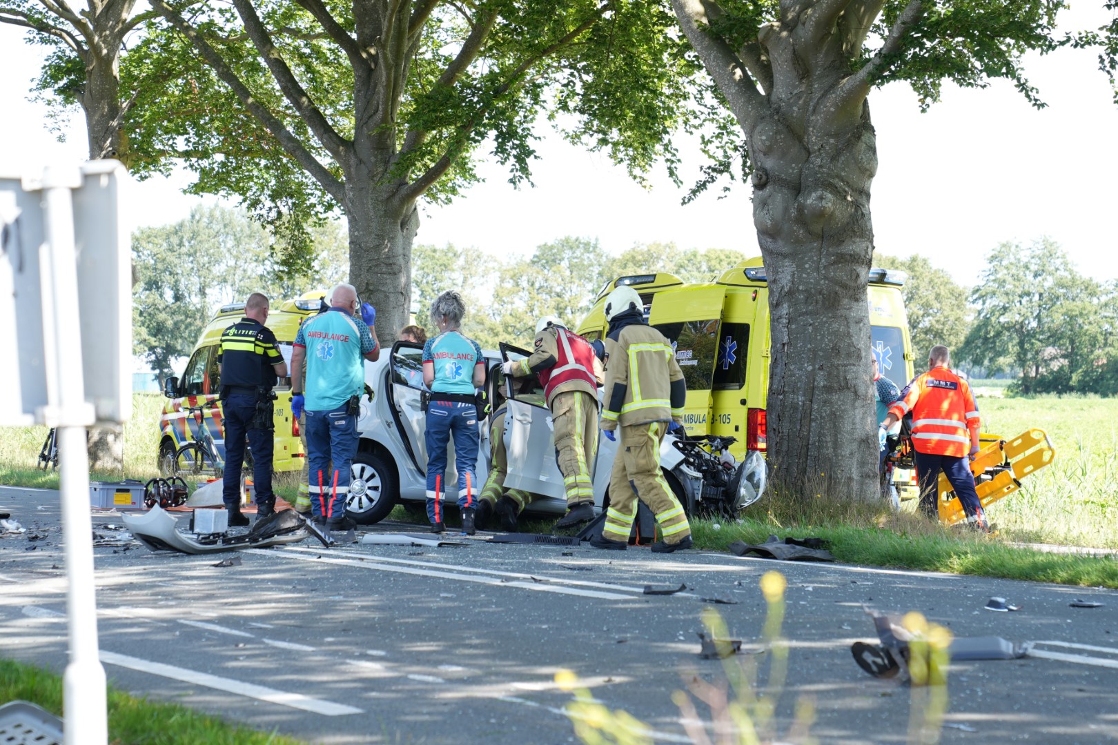Automobilist ernstig aan toe na ongeluk met vrachtwagen