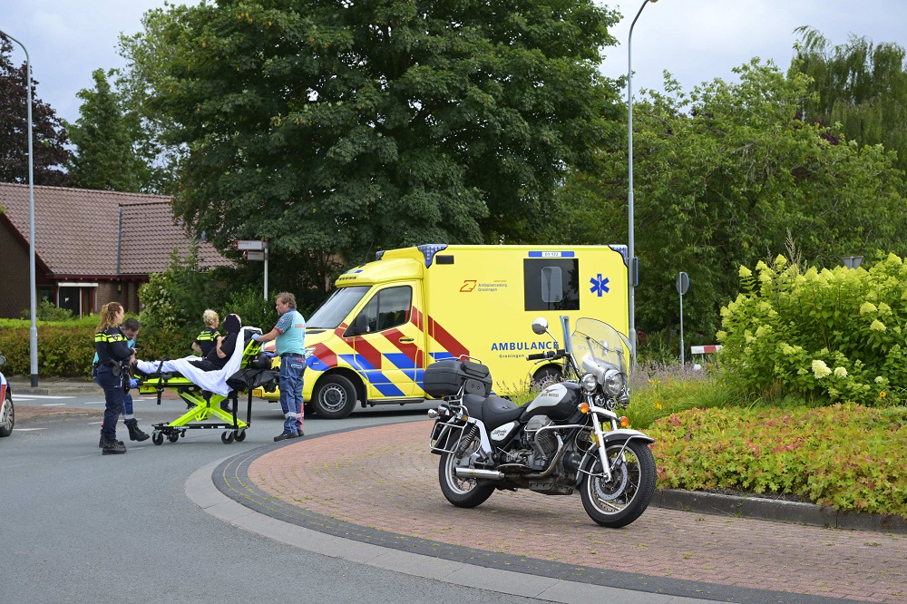 Motorrijder gewond na val op rotonde