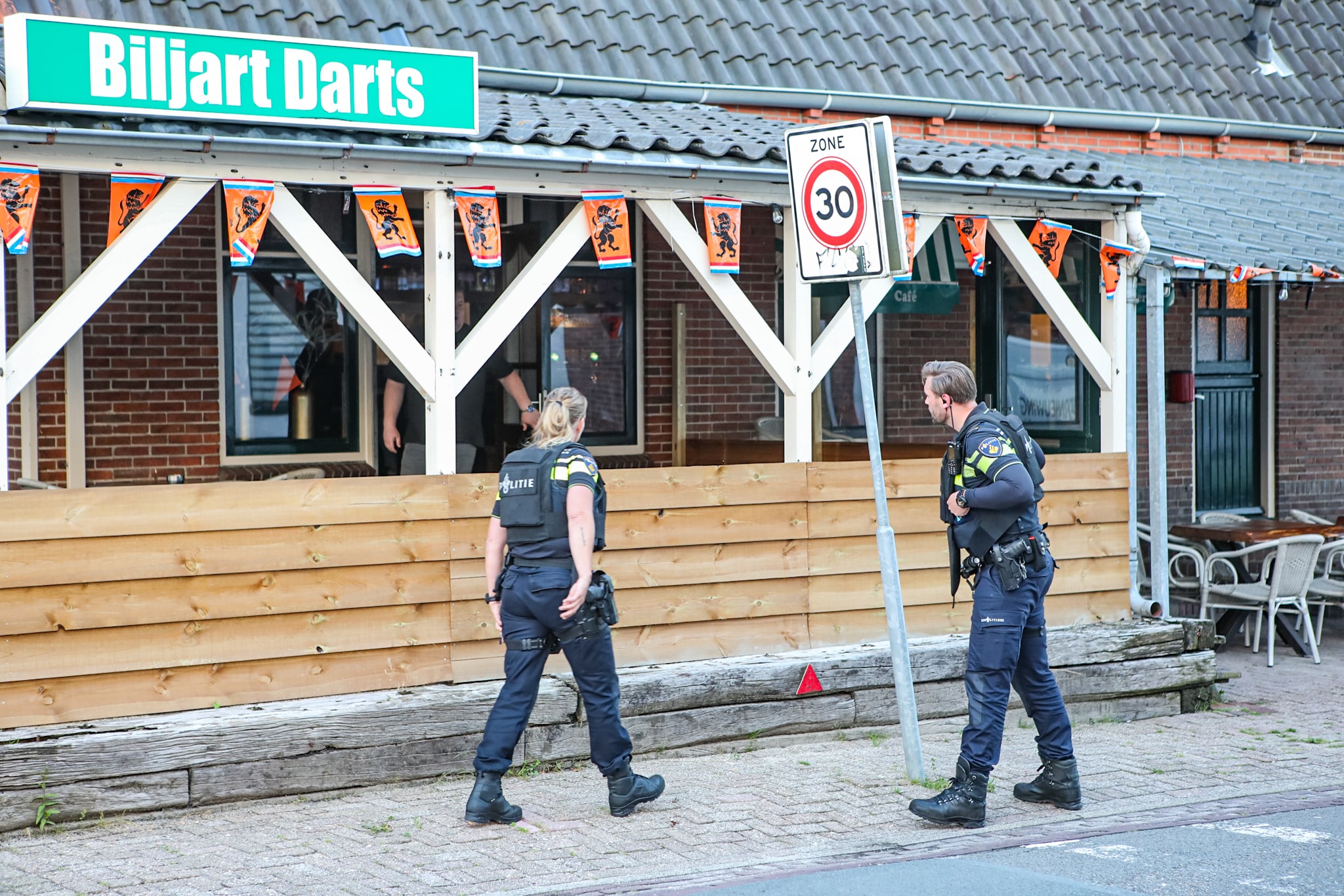 Overval op café twee daders gevlucht