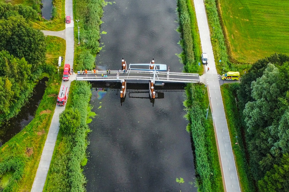 Hulpdiensten groots uitgerukt na melding auto te water