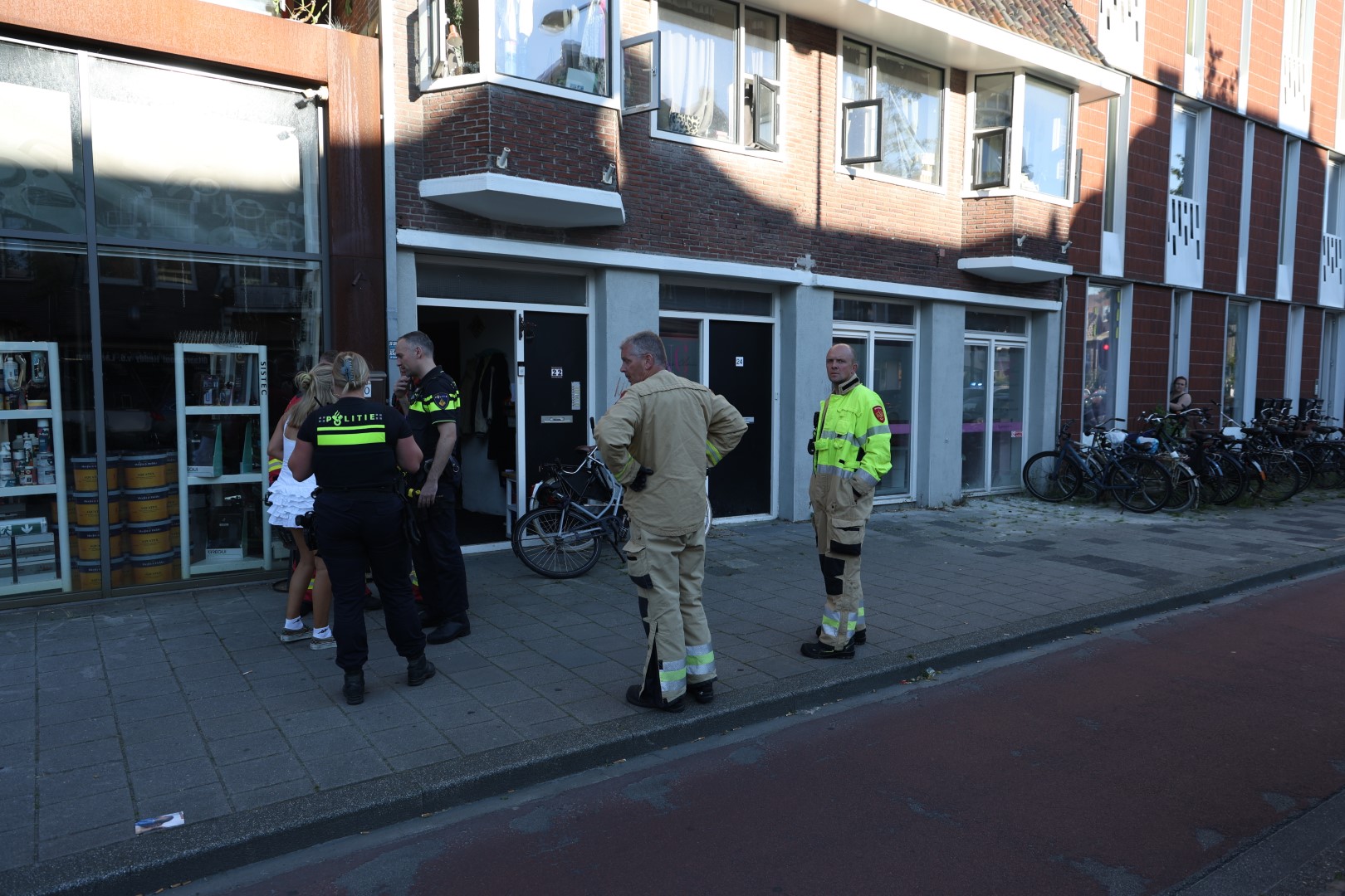 Bewoners blussen woningbrand zelf, brandweer doet nacontrole