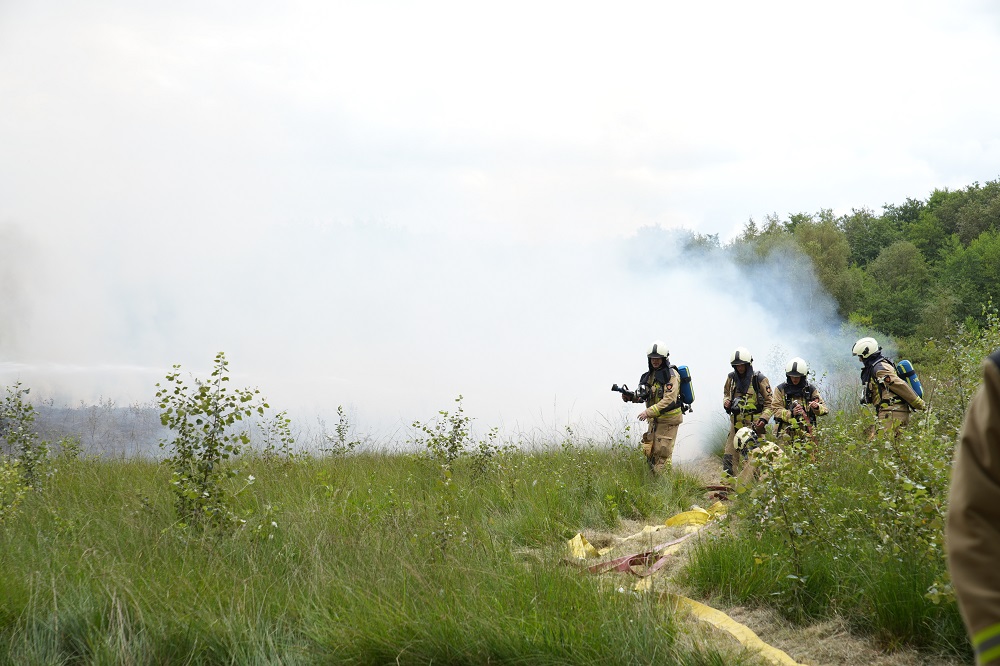 Grote natuurbrand uitgebroken in Donderen