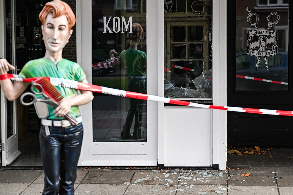 Politie doet onderzoek na inbraak in kapsalon