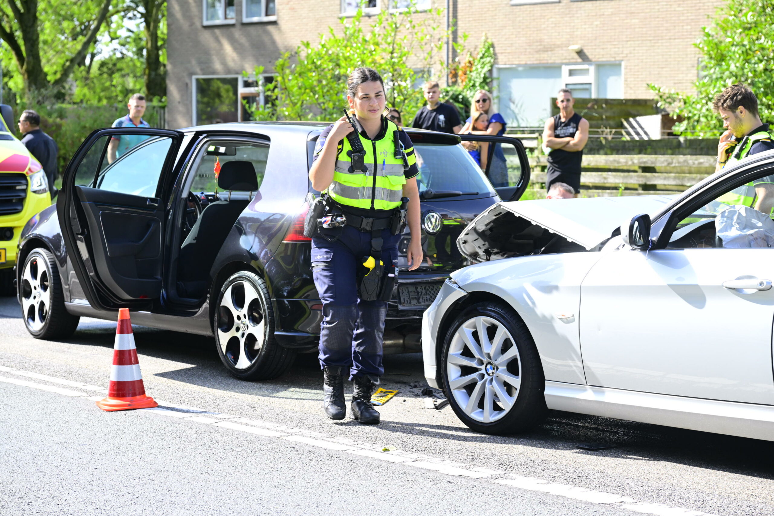 Meerdere gewonden bij kop-staart botsing in trouwstoet