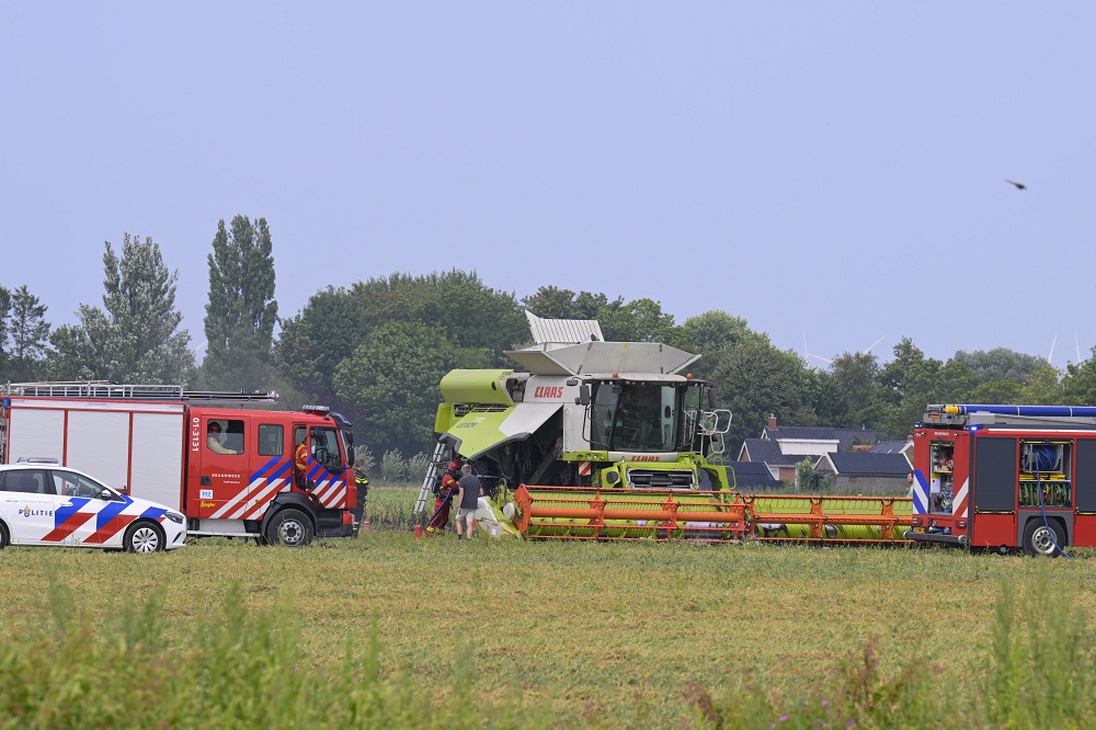 Combine vat vlam bij Eenum