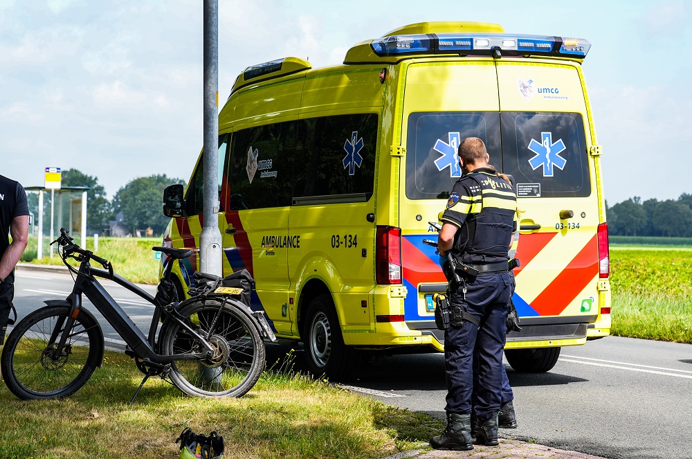 Bestuurder speedpedelec gewond na botsing met bestelbus