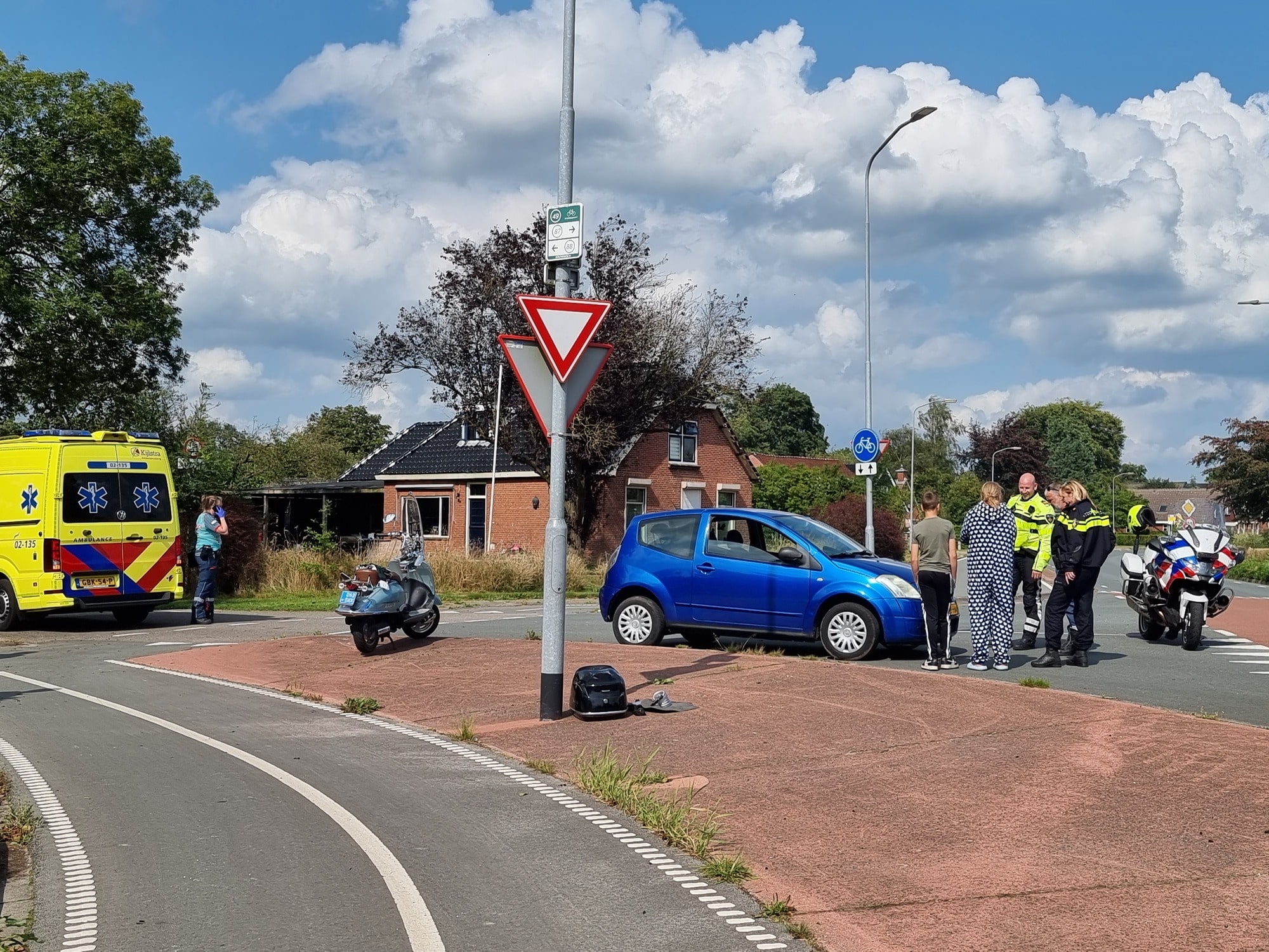 Scooterrijder gewond na aanrijding met auto