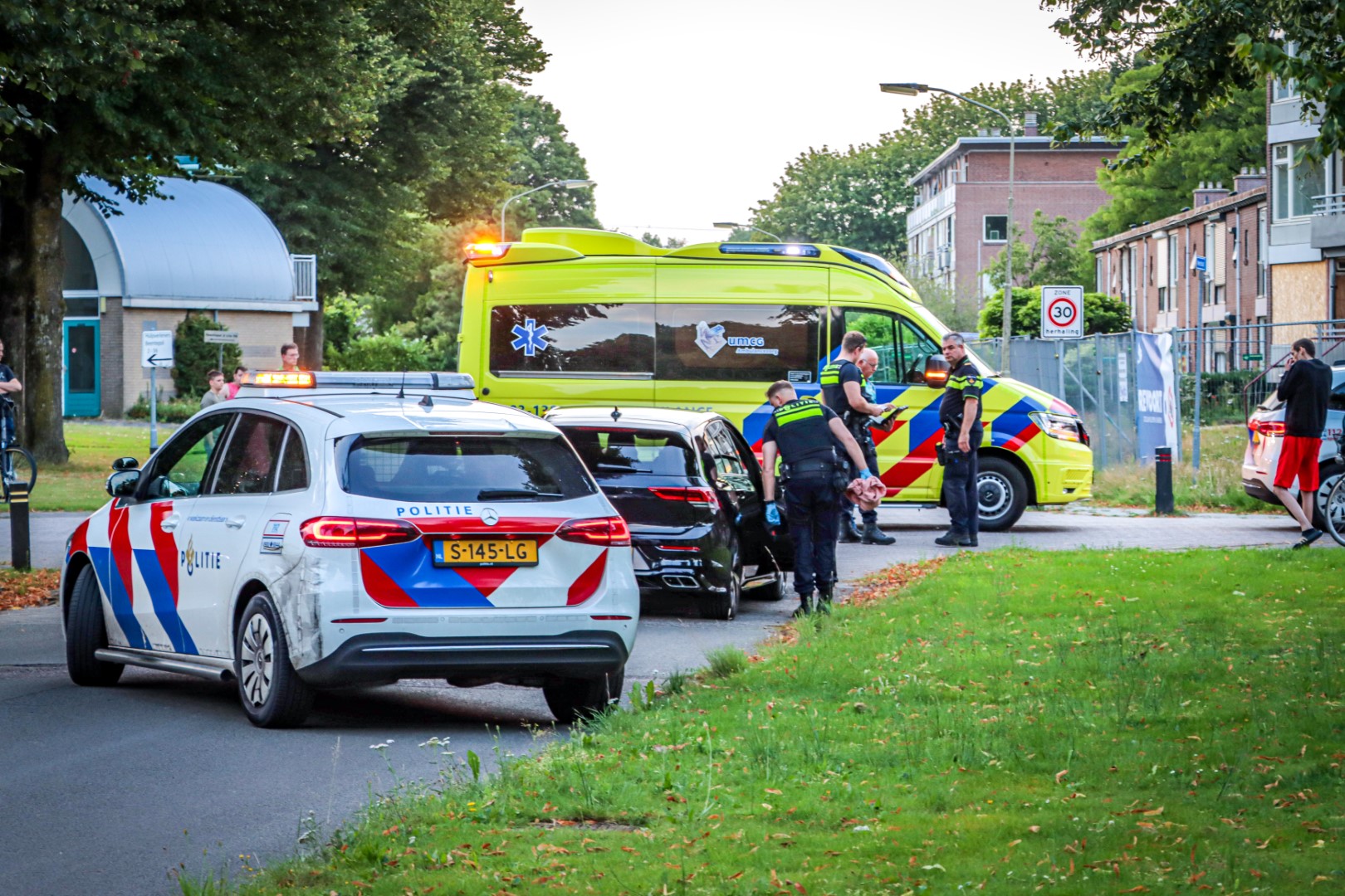 Fietser raakt gewond na botsing met auto