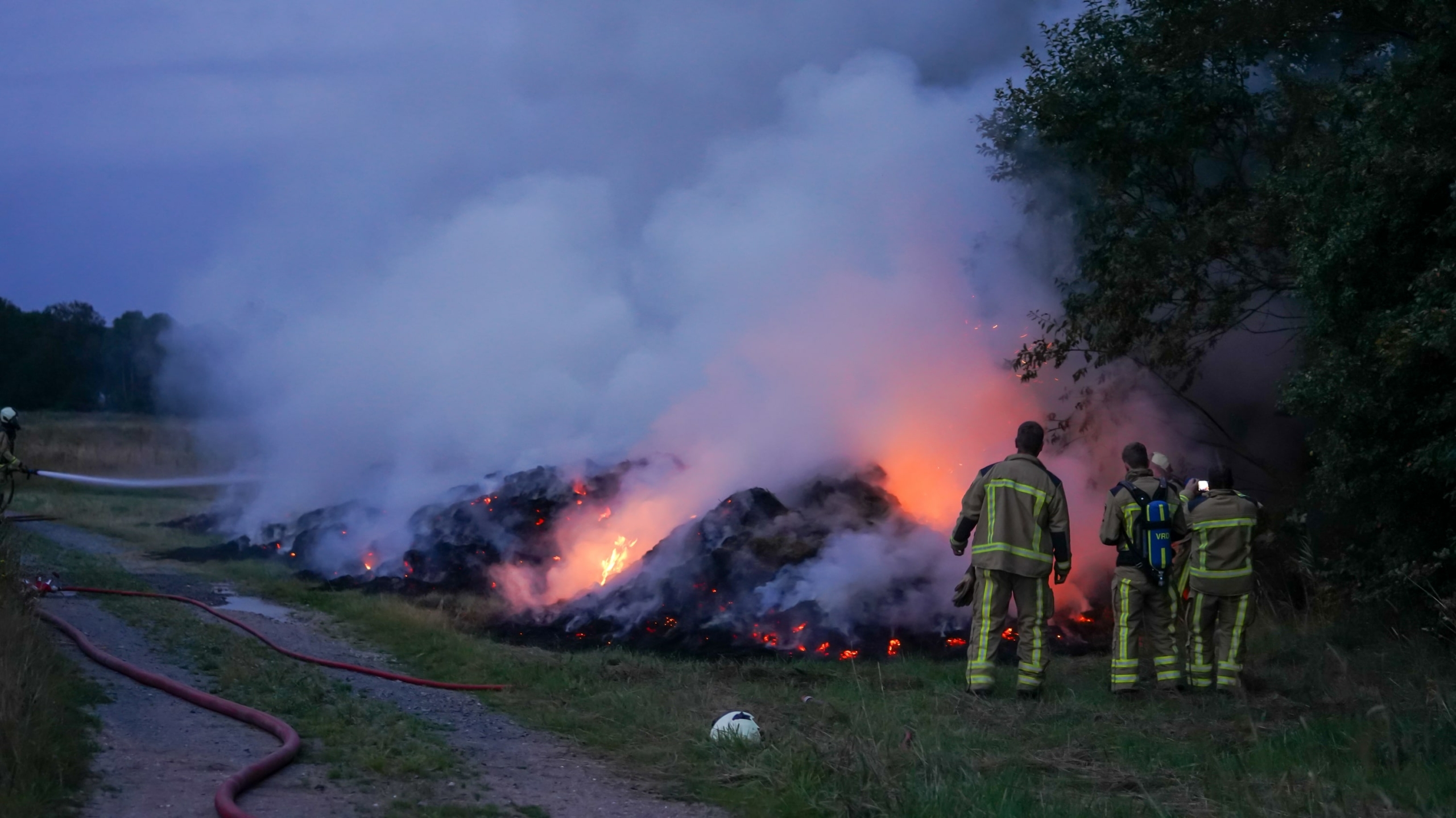 Opnieuw bult met gemaaid gras in de brand