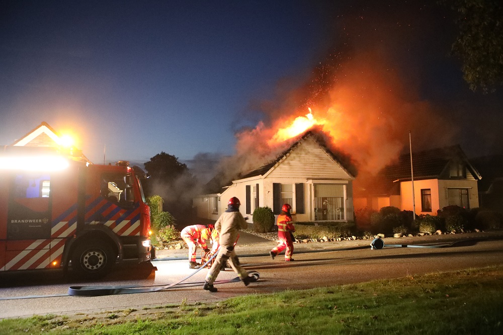 Uitslaande brand zorgt voor veel schade aan woning