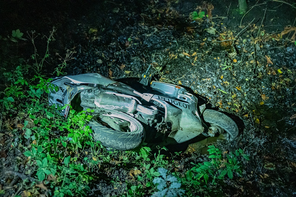 Scooterrijder vlucht na aanrijding met fietser